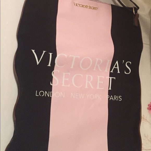 Victoria's Secret Handbags - NWOT Victoria’s Secret Pink Black Medium Tote